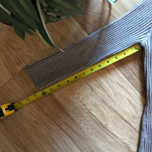 Gorgeous flattering Sweater-Gray w/ silver  🍁 - Picture 4 of 6